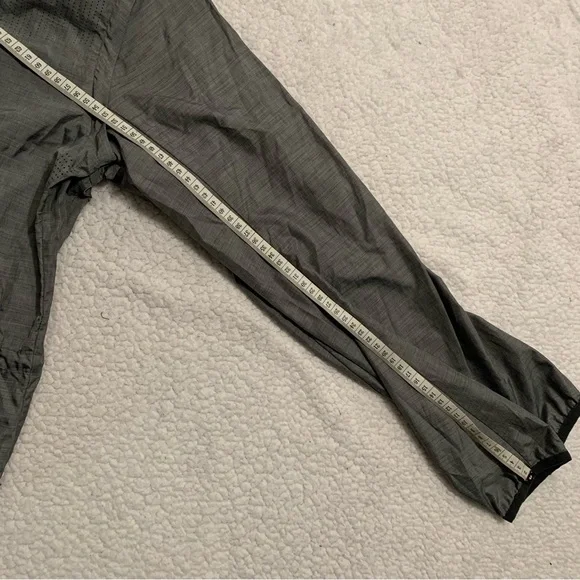 NIKE Lux Iridescent Convertible Running Jacket - Picture 9 of 12